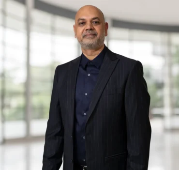 OUR TEAM (8) OUR TEAM (8)